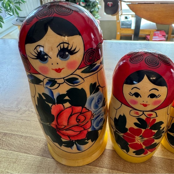 Russian Matryoshka Nesting Dolls 7-Piece Set Hand Painted Made in Russia - Picture 5 of 8
